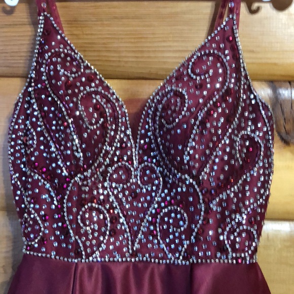 Prom/Prom Escort Dress - Picture 2 of 4